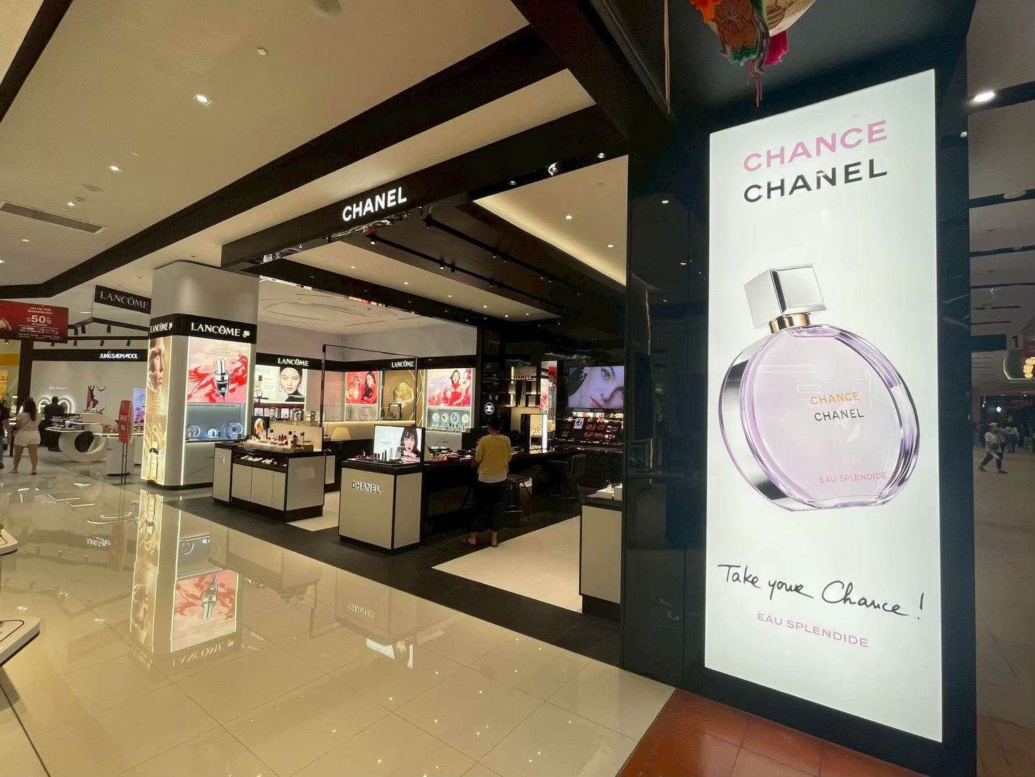 CHANCE fragrance campaign lightbox