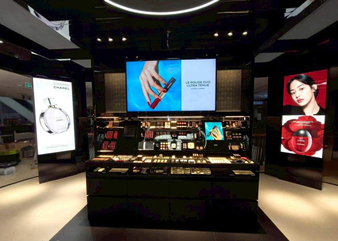 Makeup bay with campaign screens and tester units