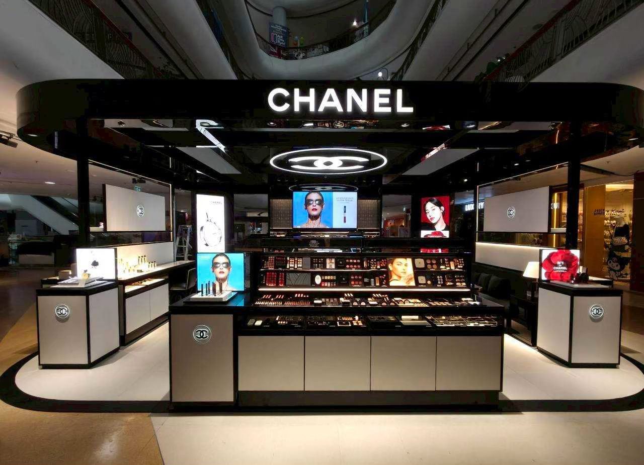 Chanel beauty podium at Central Udon Thani — black lacquer canopy with illuminated logo