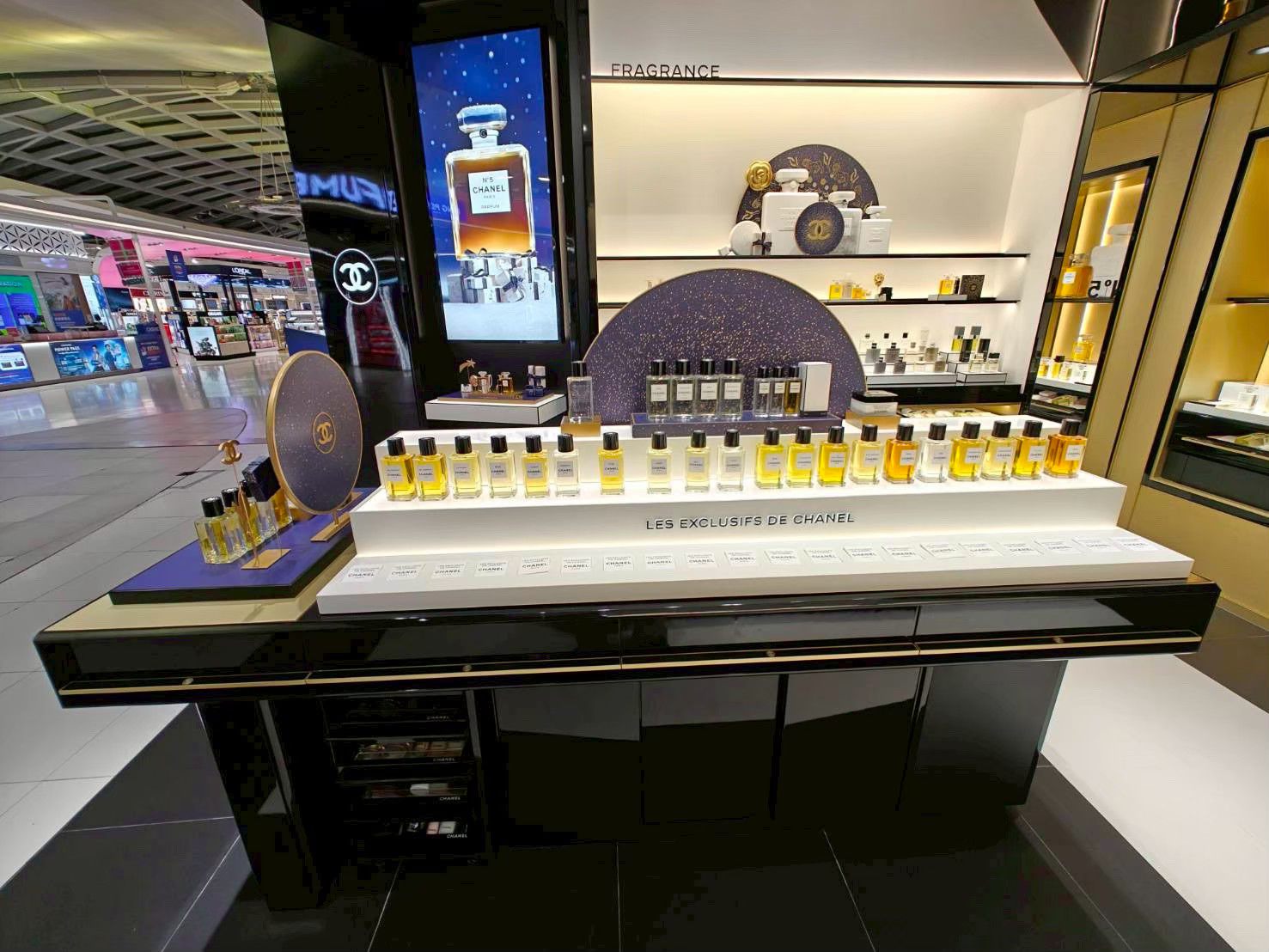Les Exclusifs de Chanel display table