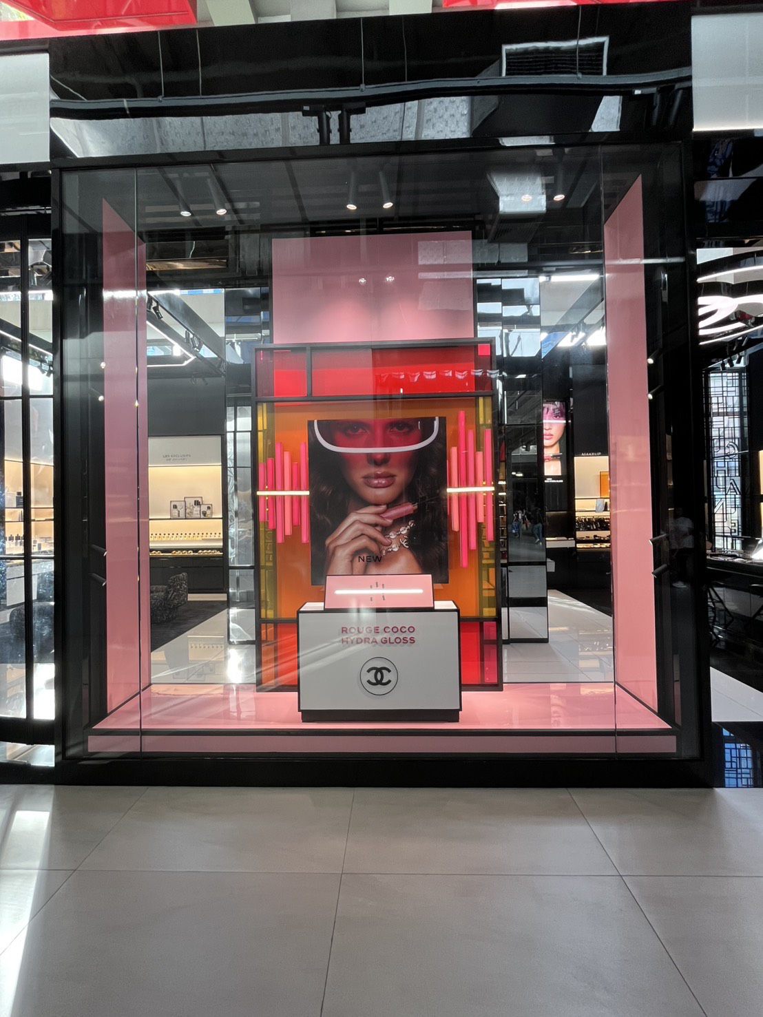 Glass display case with campaign screen