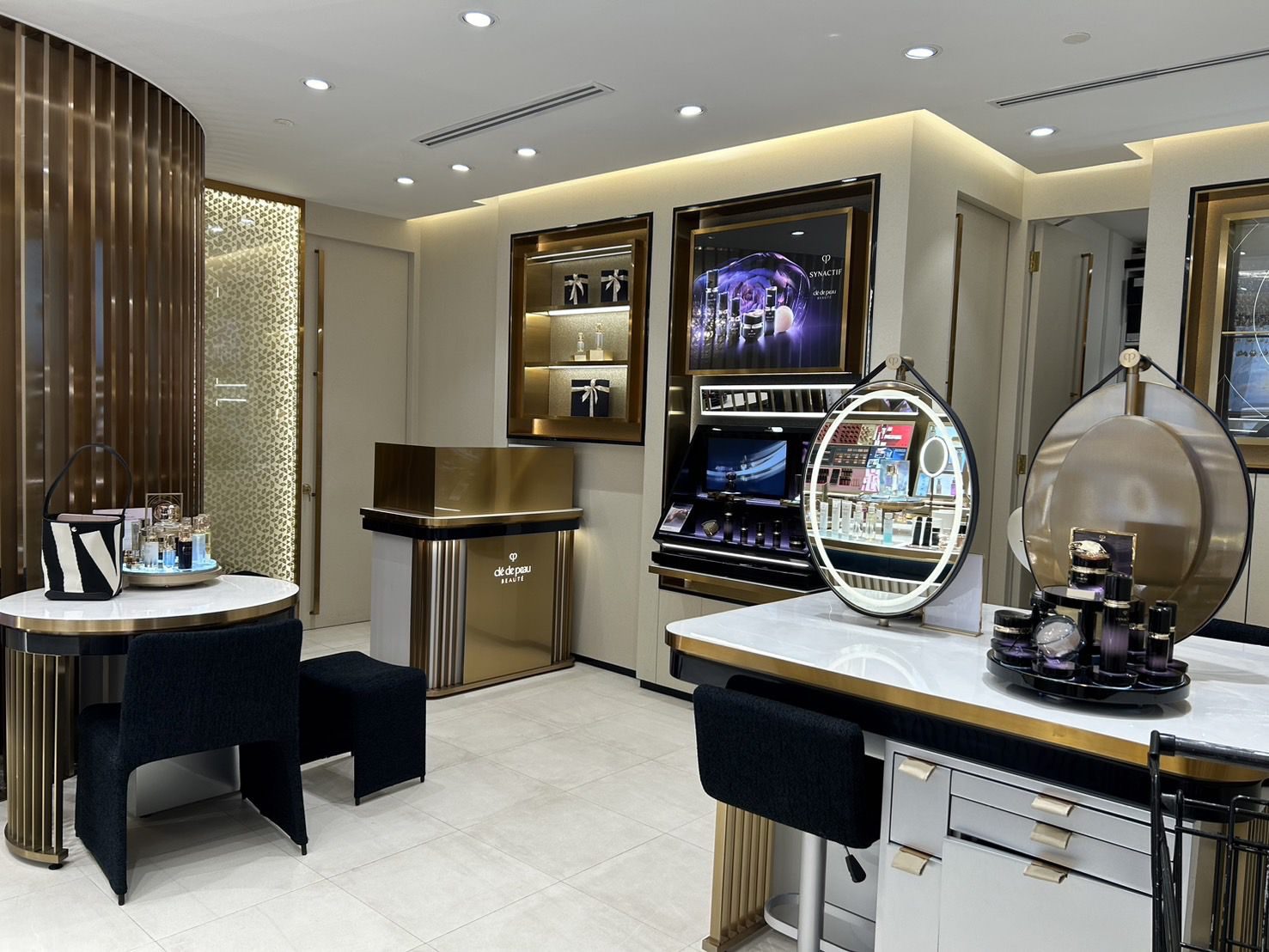 Vanity stations with oval mirrors