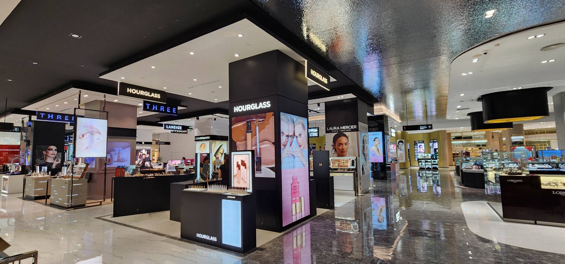 Hourglass counter row at Central Phuket