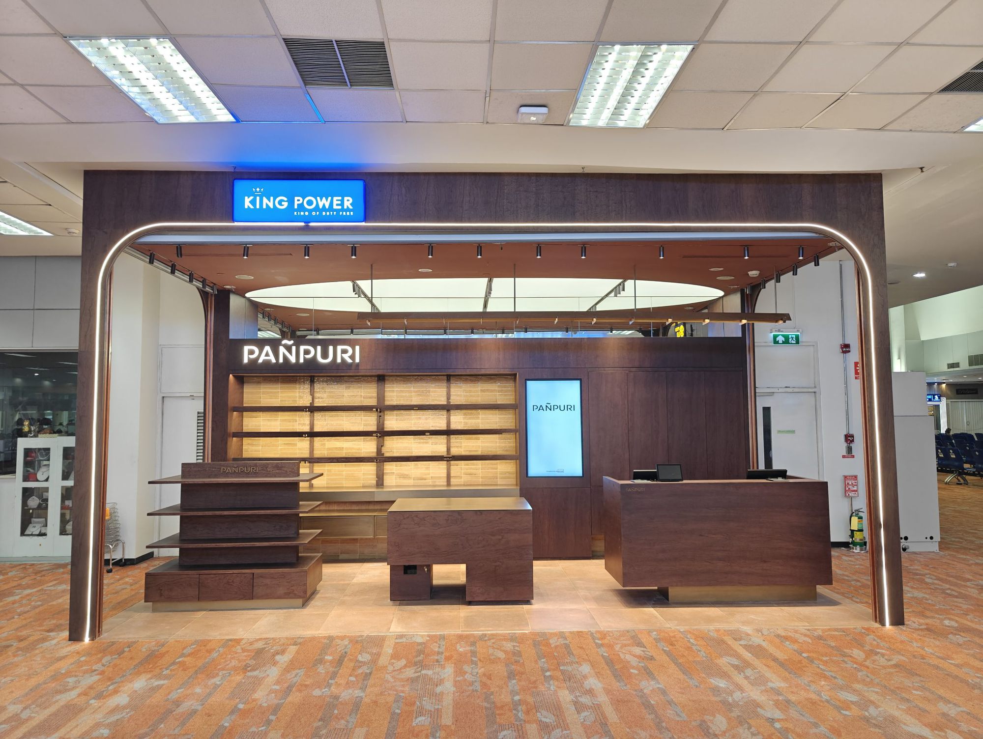 Arched portal with shelving wall