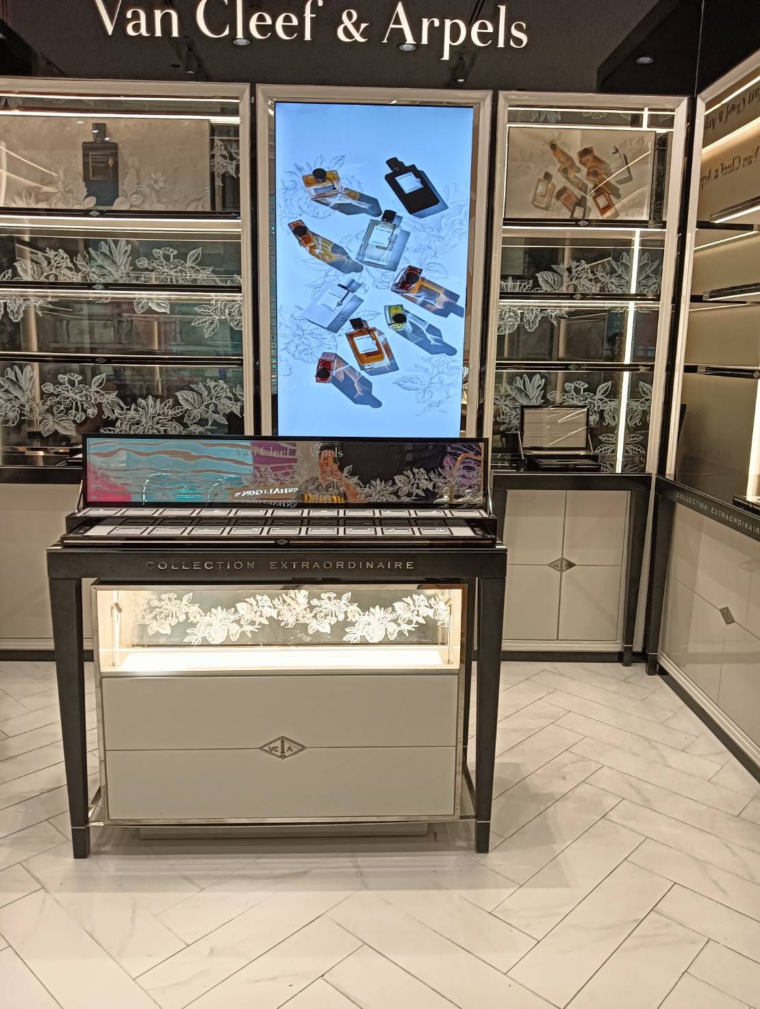 Campaign screen over the lacquer counter